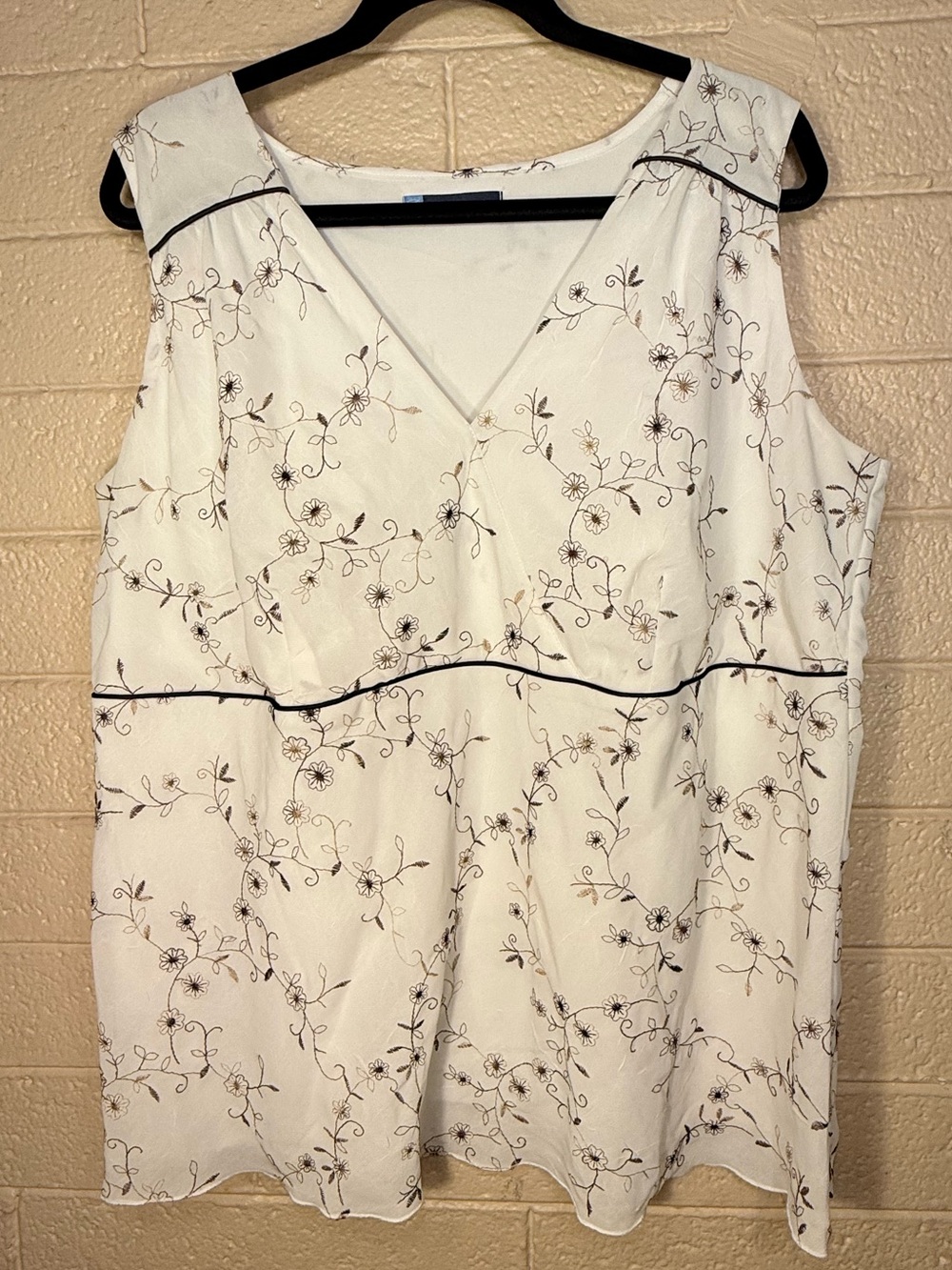 Penningtons White Sleeveless V-Neck Tank with Delicate Floral Embroidery